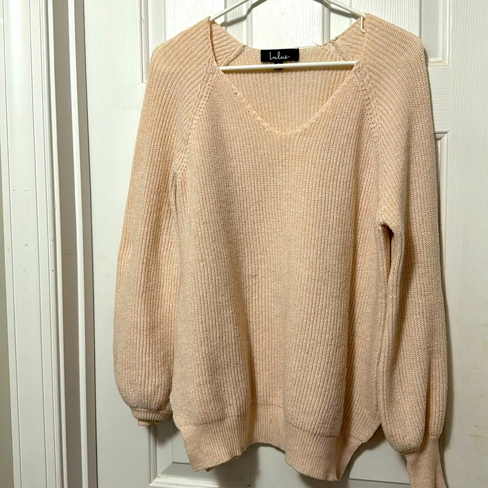 Lulu’s light pink sweater